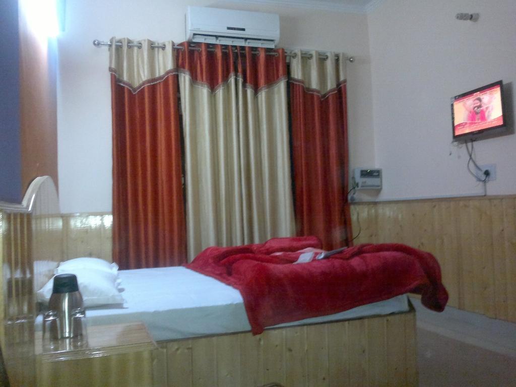Himgiri Resort Nagchala Pokoj fotografie